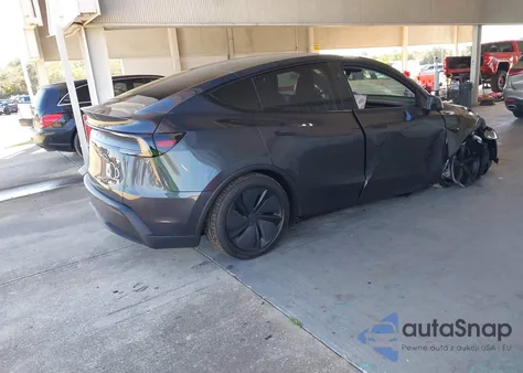 2026 Tesla Model Y Long Range Dual Motor All-Wheel Drive/Long Range Launch Series z USA, uszkodzony, nr VIN 7SAYGDEE0TA450974